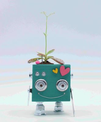 Vaso a forma di robot Ottanio. Porta pianta in legno fatto a mano