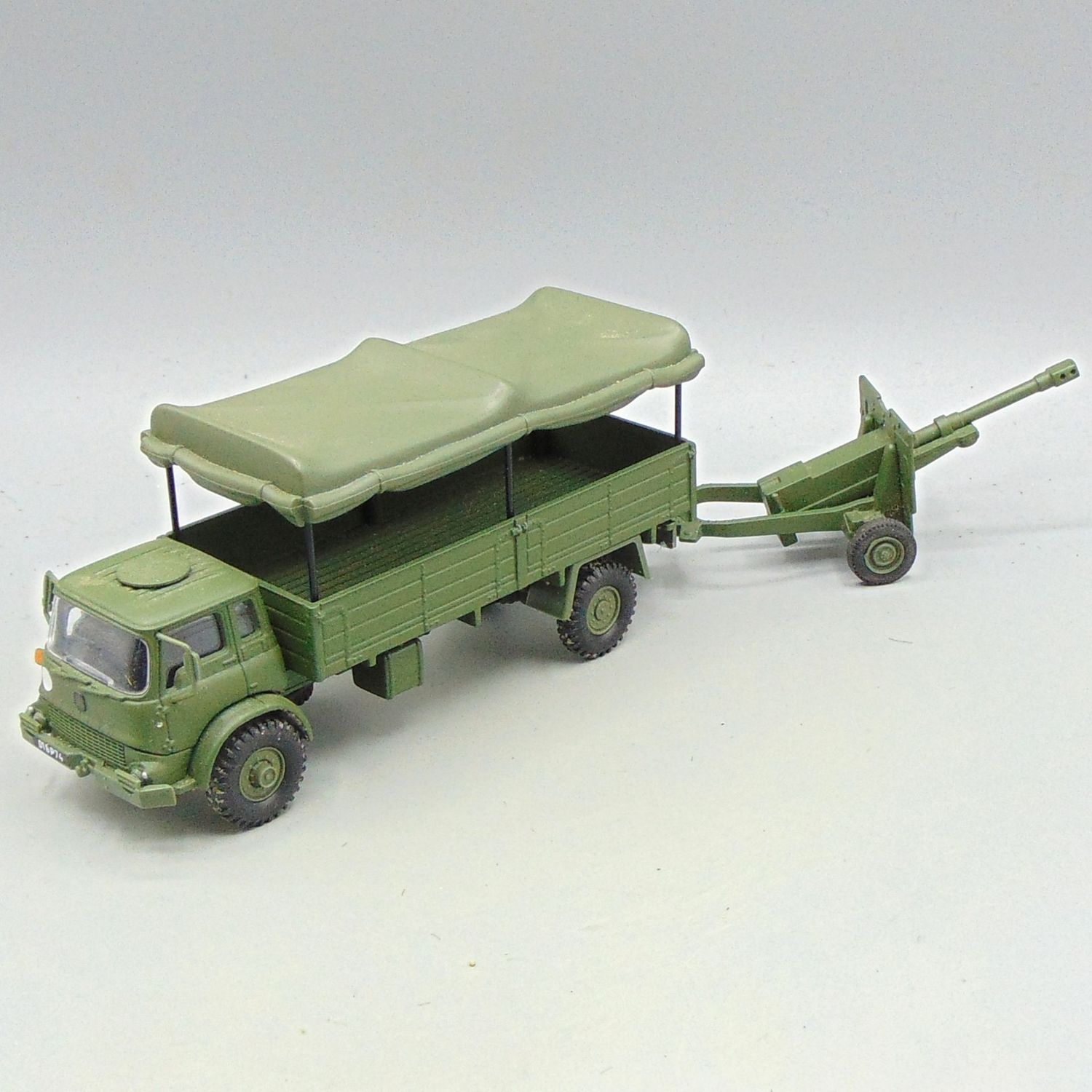 Grade E - Corgi UK - Cold War - British Bedford MK High Canvas Back Truck with 25lb Field Gun