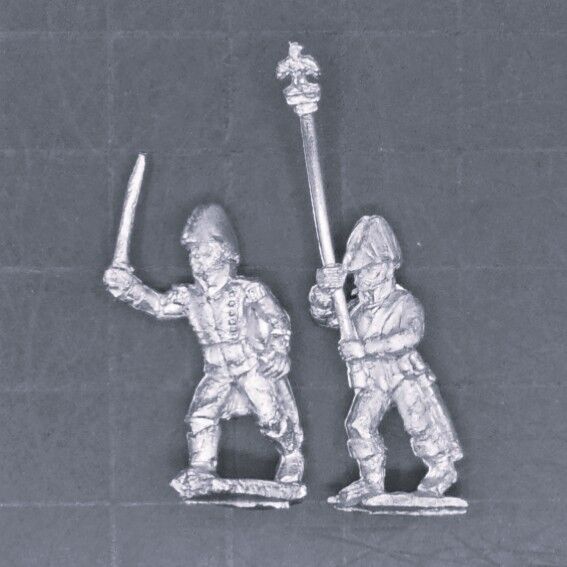Newline Designs, Napoleonic - French Infantry Officer & Eaglebearer in Bicornes Newline Designs, Napoleonic - French Infantry Officer & Eaglebearer in Bicornes