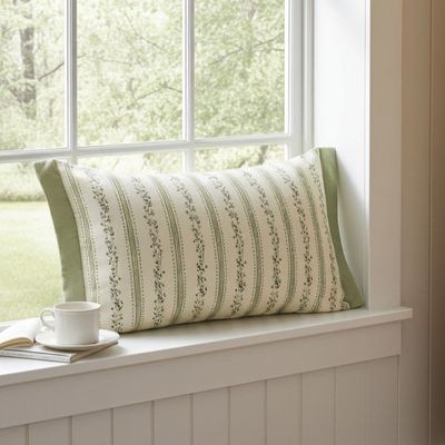 Browse our latest luxury cushions and bolsters for frills, stripes & patterns in fresh linen, crisp cotton or rich velvet