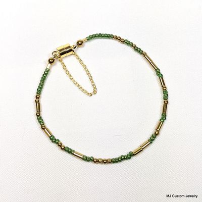 FAITH MANAGES Olive Luster Rocailles Morse Code Bracelet