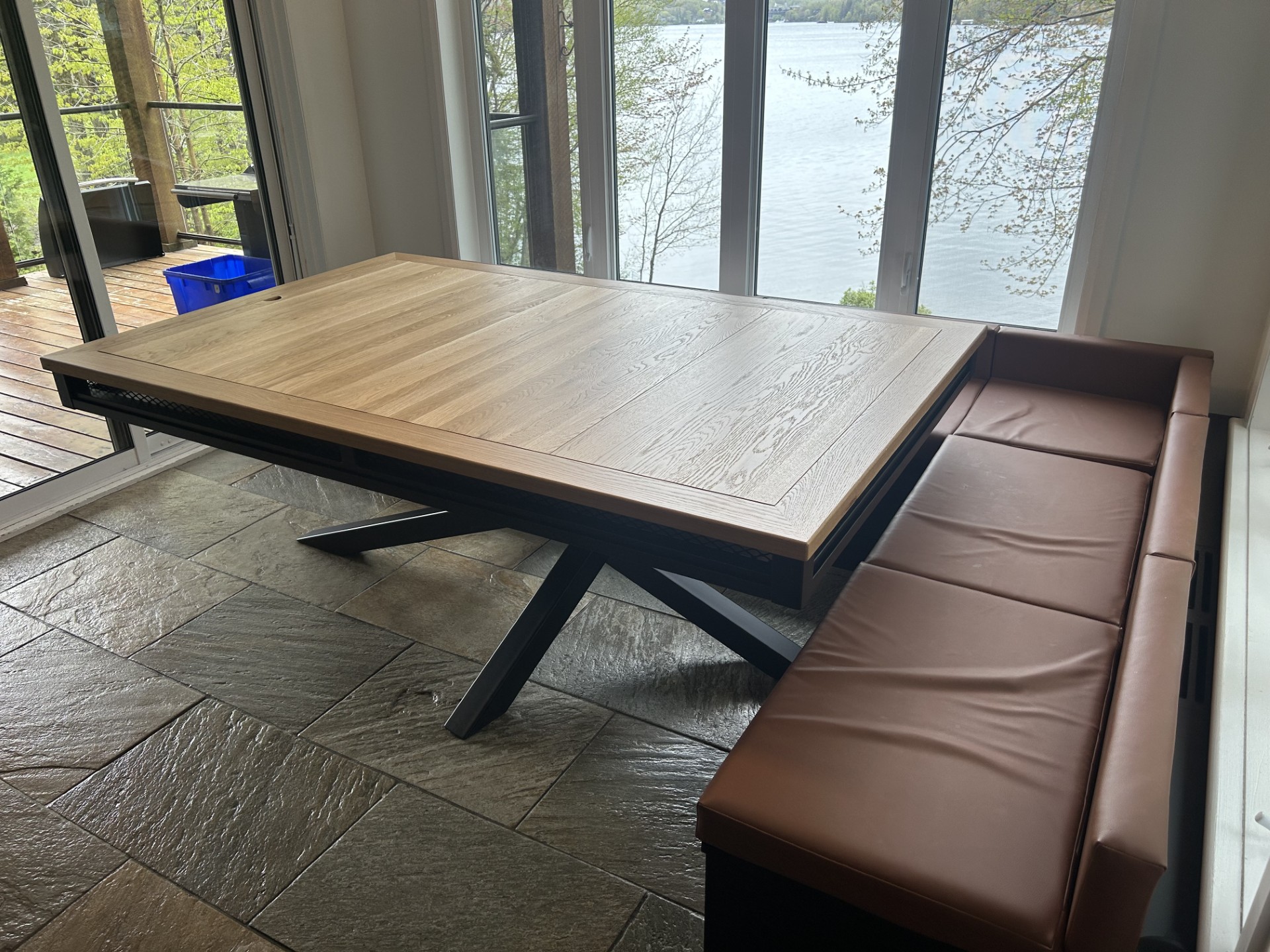 Table de jeux sur pied bouquet