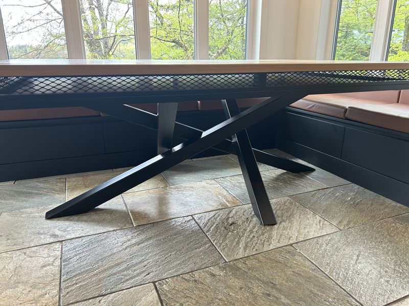 Table de jeux sur pied bouquet