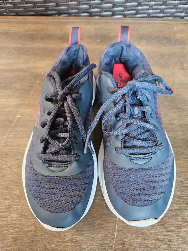 CHAMPIONES PARA NIÑO, MARCA SKECHERS. TALLE 35. 22 CMS. COLOR AZUL.