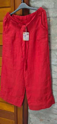 PANTALON PARA DAMA EN 100%LINO, ITALIANO. RECTO, CON CINTURA CON ELASTICO Y LAZO. COLOR ROJO. NUEVO CON ETIQUETA. TALLE L/XL