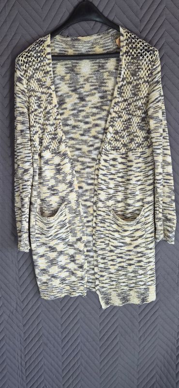 SACO PARA DAMA, LARGO, DE HILO FINO. SIN BOTONES, CON BOLSILLOS. TALLE S