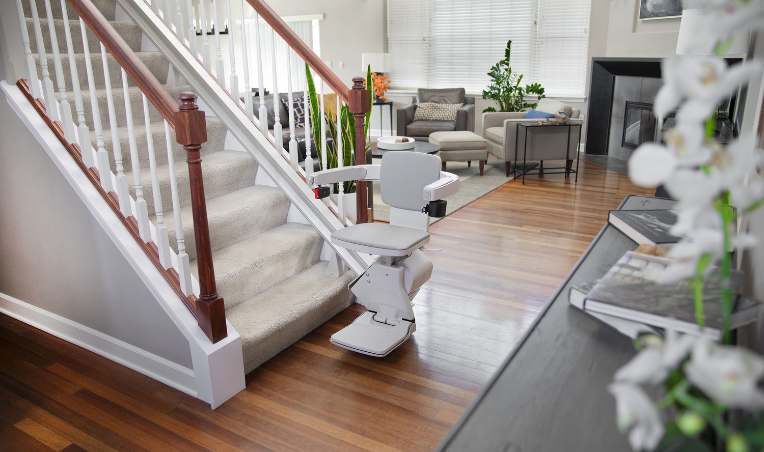 Bruno Elan Indoor Straight Stairlift SRE-5000, 300 lb Lift Capacity Bruno Elan Indoor Straight Stairlift SRE-5000, 300 lb Lift Capacity