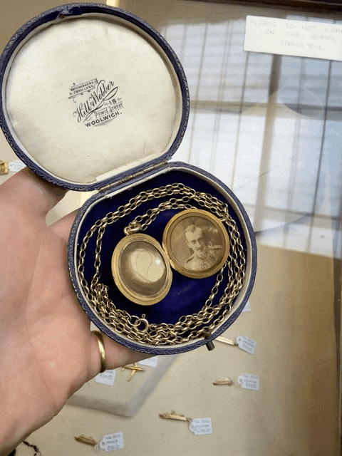 Antique 15ct Round Locket Engraved ‘H’