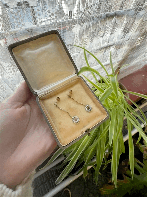 9ct Gold Daisy Drop Earrings