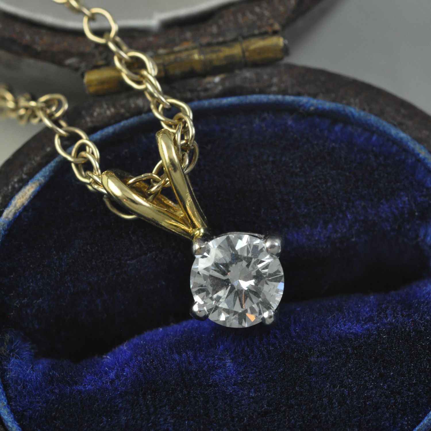18ct Gold Diamond-Set Pendant 18ct Gold Diamond-Set Pendant
