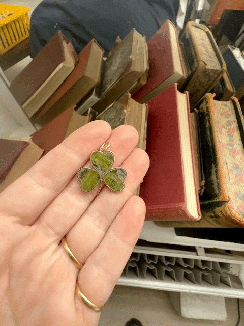 9ct Gold Connemara Marble Shamrock Pendant