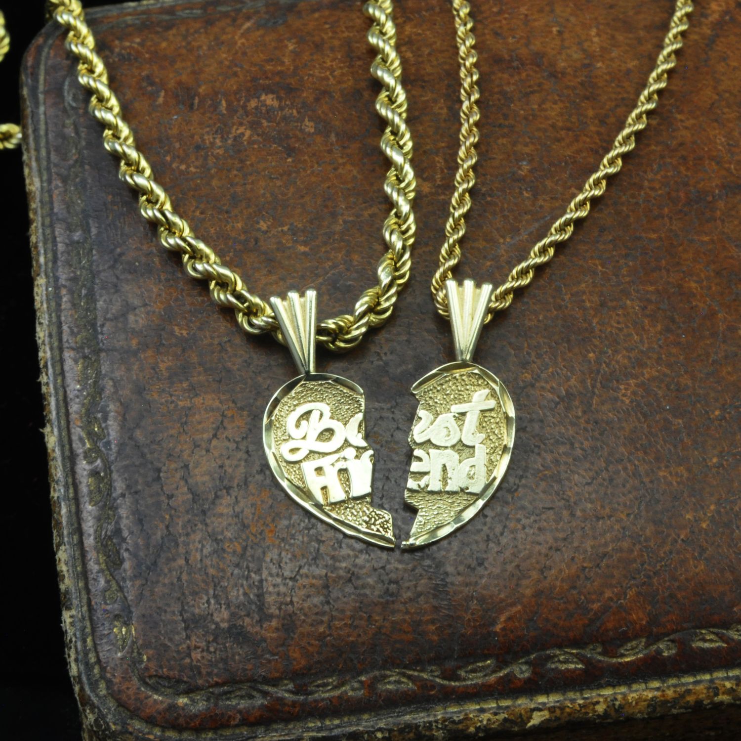 9ct Gold 'Best Friend' Friendship Pendant 9ct Gold 'Best Friend' Friendship Pendant