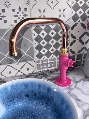 (Idaho Medium) 12v switch operated copper & medium cast iron base tap 15mm spout