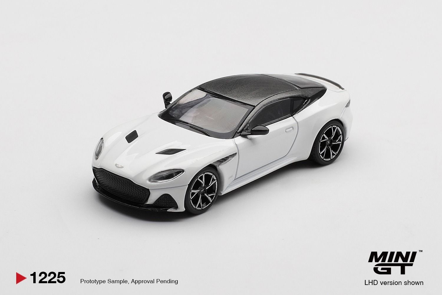1:64 Mini GT - 2024 Aston Martin BDS Stratus, white *Blister packaging*