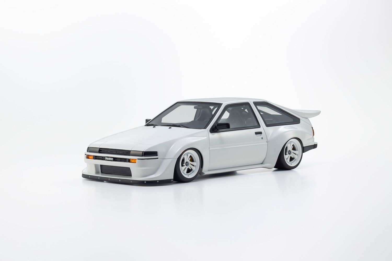 1:18 Kyosho - 1983 Toyota Sprinter Trueno (AE86) Khyzyl Saleem White
