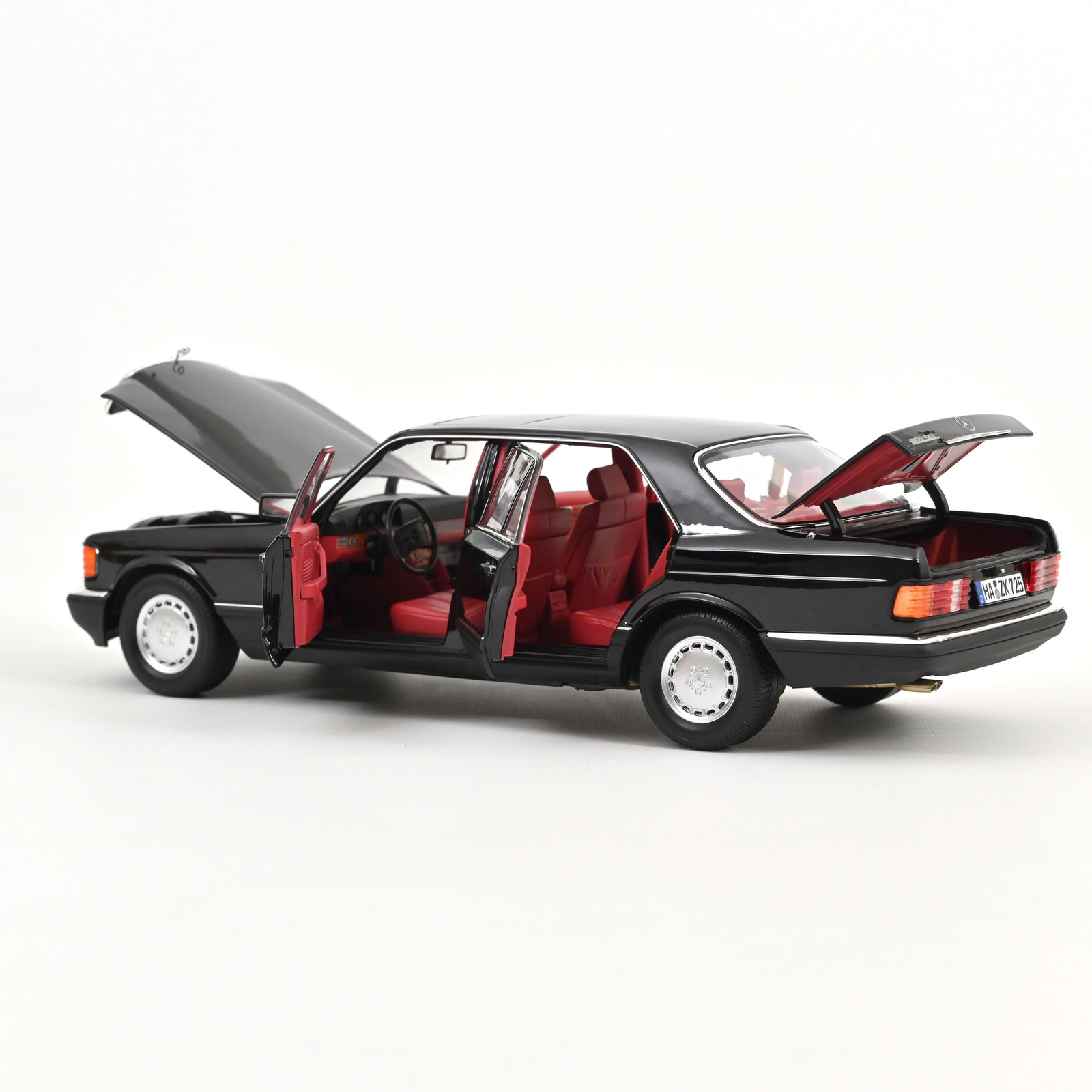 1:18 Norev - 1991 Mercedes 560 SEL Black