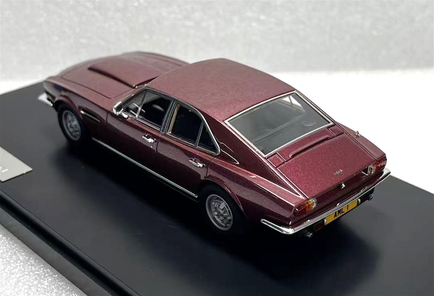 1:43 Matrix - Aston Martin Lagonda S1 red metallic 74-75