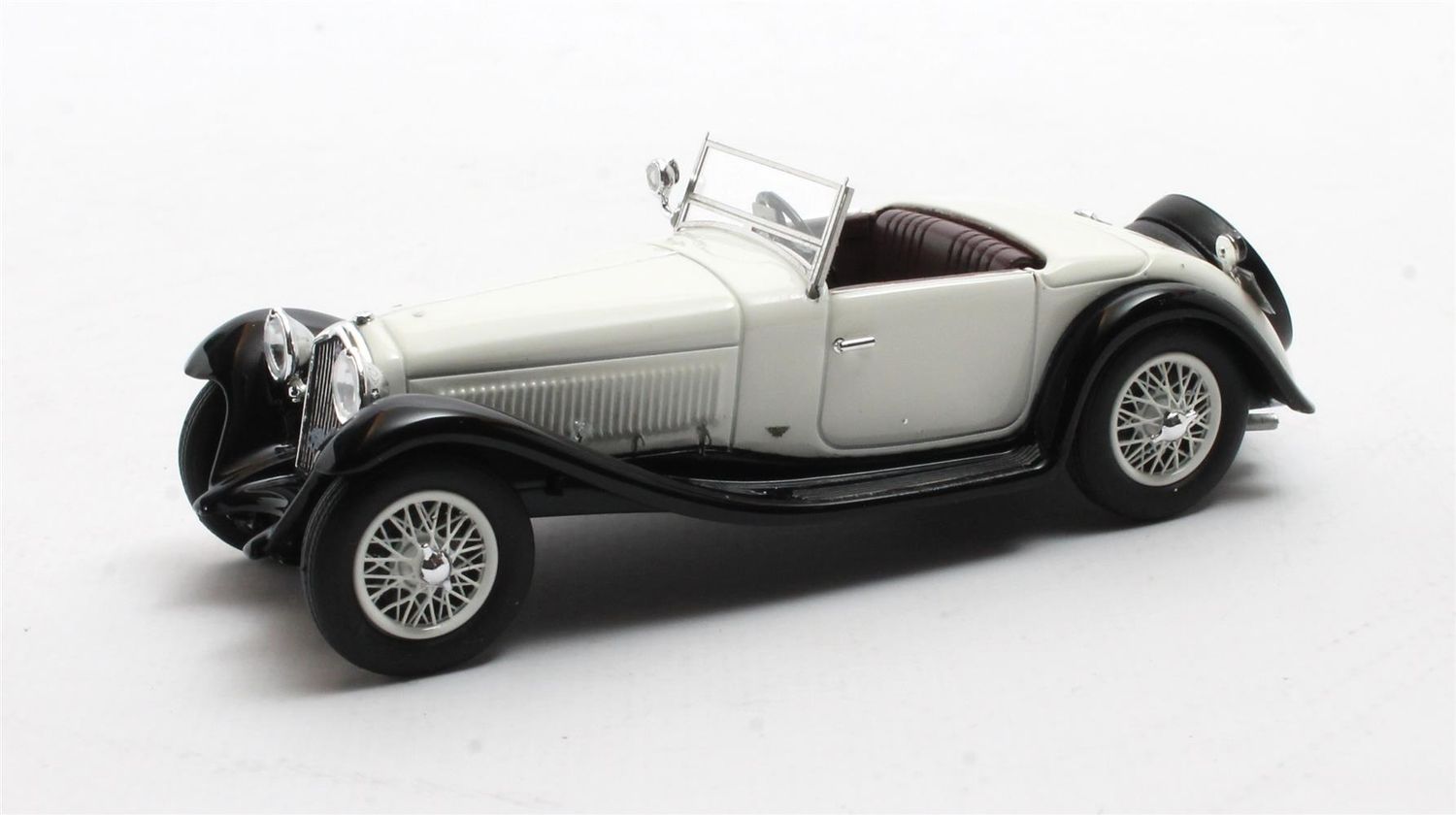 1:43 Matrix - Alfa Romeo 6C 1750SV Figoni white / black 1932