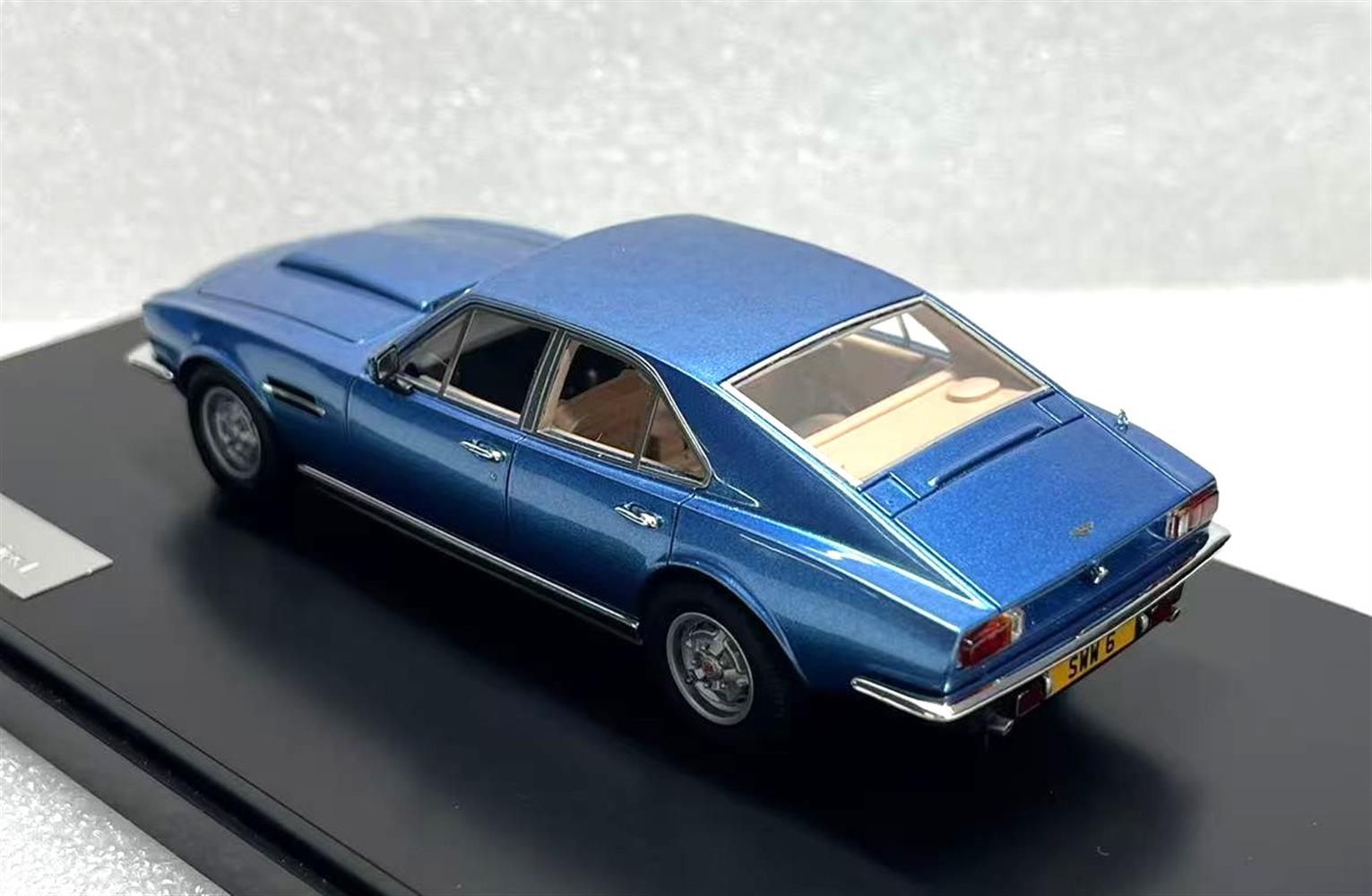 1:43 Matrix - Aston Martin Lagonda S1 blue metallic 74-75