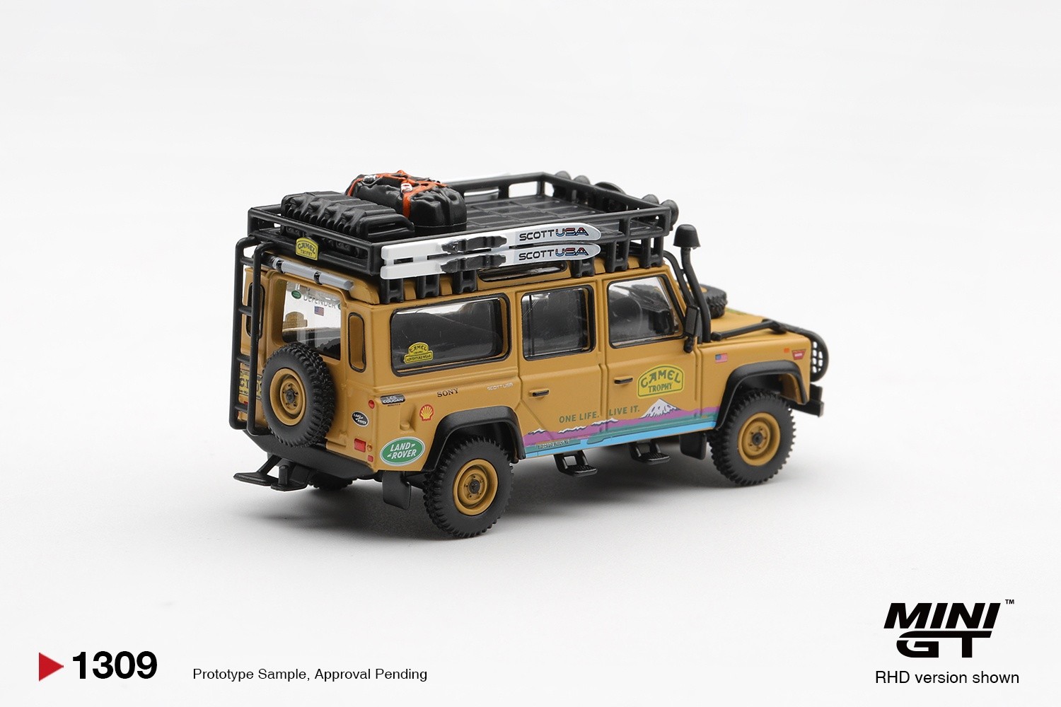 1:64 Mini GT - 1998 Land Rover Defender 110 *Camel Trophy* Team USA Tierra Del Fuego CT10 *Blister packaging*