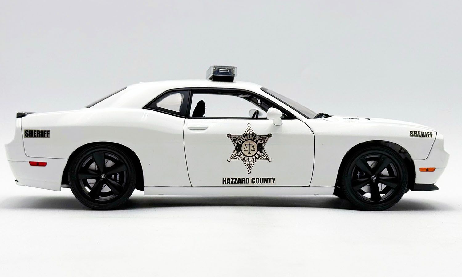 1:18 ACME - 2010 Dodge Challenger SRT 8 - Hazzard County Sheriff