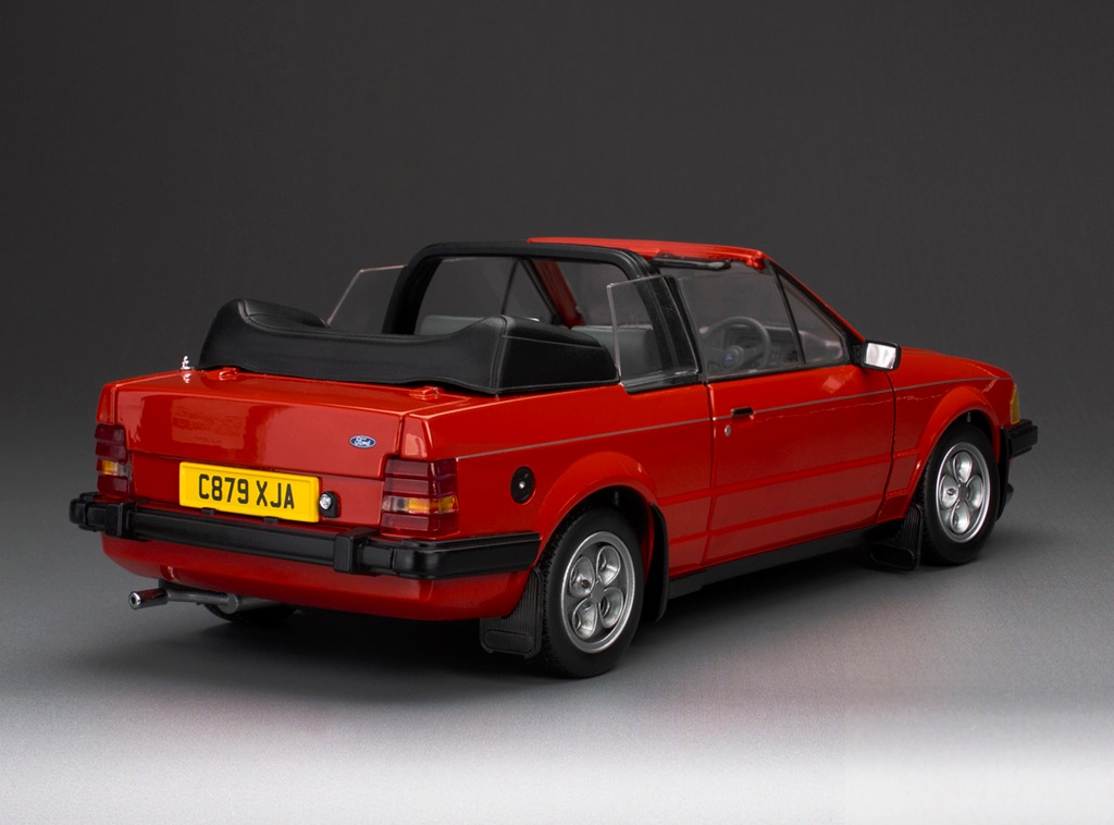 1:18 Sunstar - 1984 Ford Escort XR3i 1.6 MkIII RHD Cabriolet Open Red