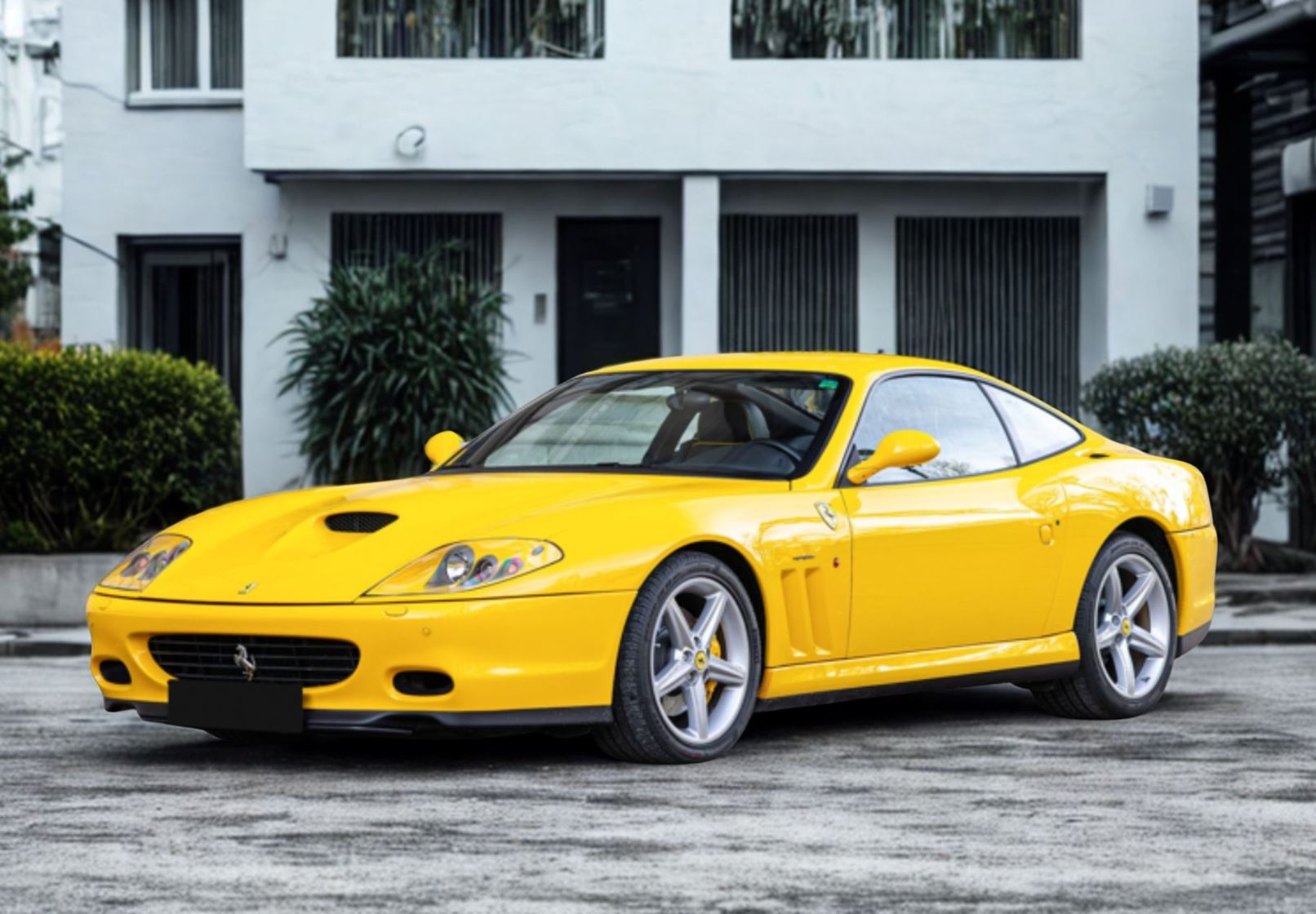 1:18 BBR - 2002 Ferrari 575M Maranello Black Interior Giallo Modena Yellow *with Showcase*