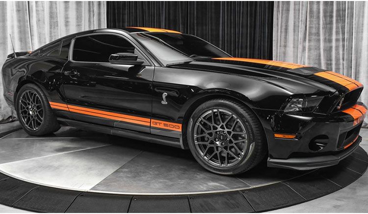 1:18 Shelby Collectibles - 2013 Ford Mustang Shelby GT500 Black w Orange Stripes