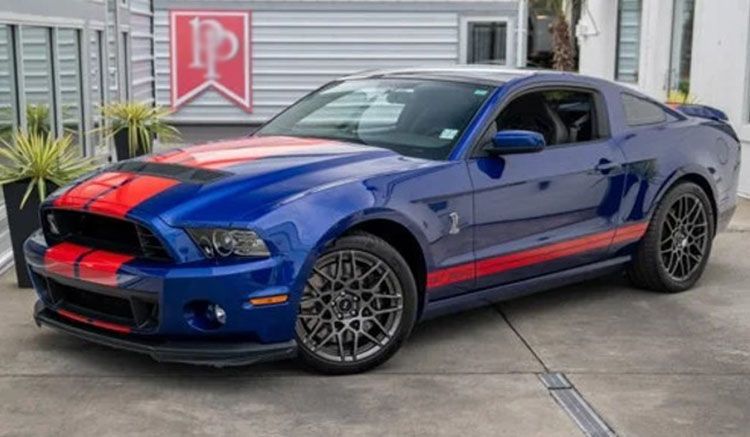 1:18 Shelby Collectibles - 2013 Ford Mustang Shelby GT500 - Superman Deep Impact Blue w Red stripes