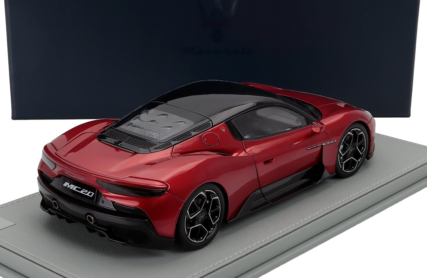 1:18 Maserati Dealer Model (by BBR) - 2020 Maserati MC20 Rosso Vincente Red Metallic*Mit Vitrine*