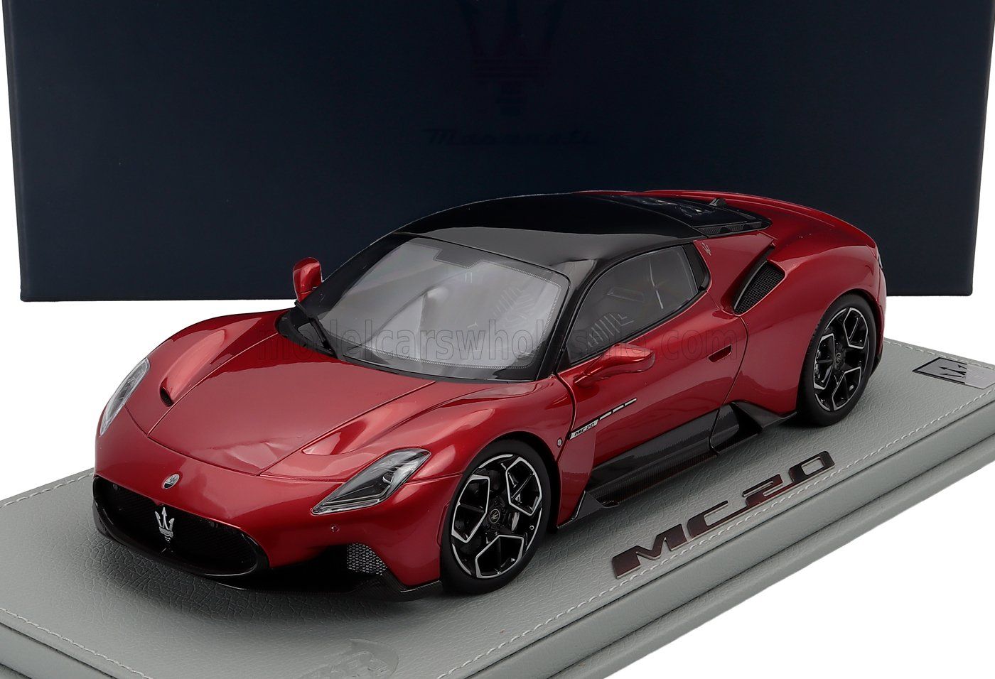 1:18 Maserati Dealer Model (by BBR) - 2020 Maserati MC20 Rosso Vincente Red Metallic*Mit Vitrine*