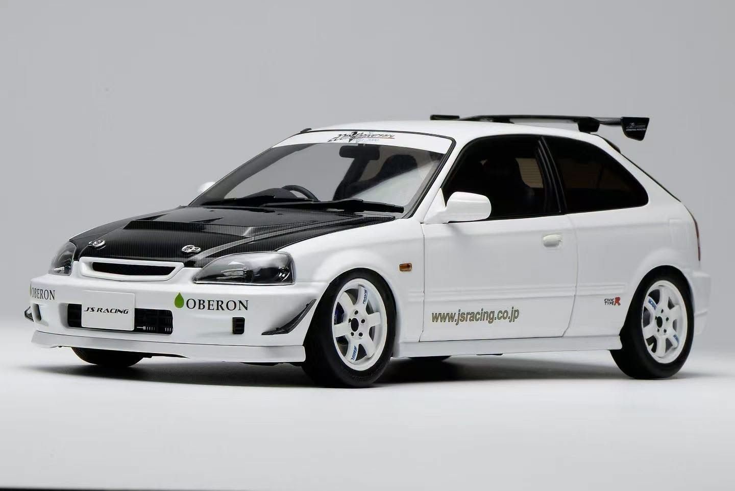 1:18 Motorhelix - 2001 Honda Civic Type R (EK9) J's Racing Livery White Black
