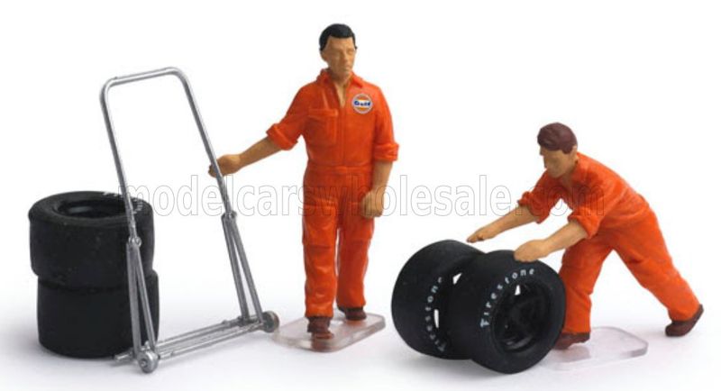 1:43 Brumm - Team JWA Tyre Change Set 24h Le Mans 1970 2 Mechanics with Accessories