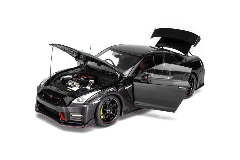 1:18 Motorhelix - 2022 Nissan GT-R Nismo (R35) Special Edition Meteor Flake Black Pearl
