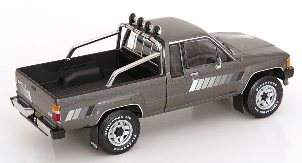 1:18 KK Scale - Toyota Truck Xtra Cab 4x4 (Hilux) 1985 graumetallic