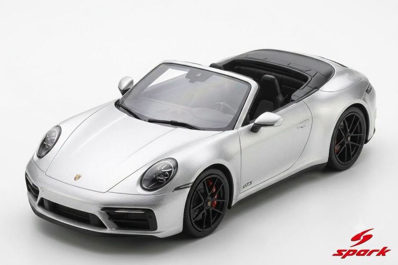1:18 Spark - Porsche 911 Carrera 4 GTS Cabriolet (992.2) - Ice Grey Metallic 1:18 Spark - Porsche 911 Carrera 4 GTS Cabriolet (992.2) - Ice Grey Metallic