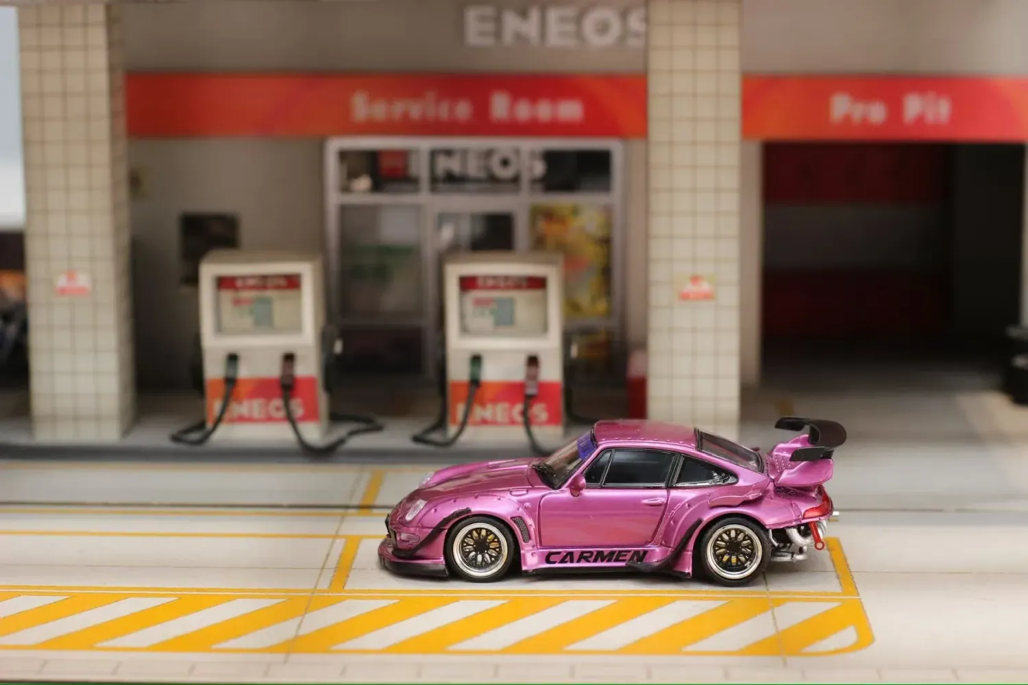 1:64 Street Weapon - Porsche 993 with low tail, metallic purple