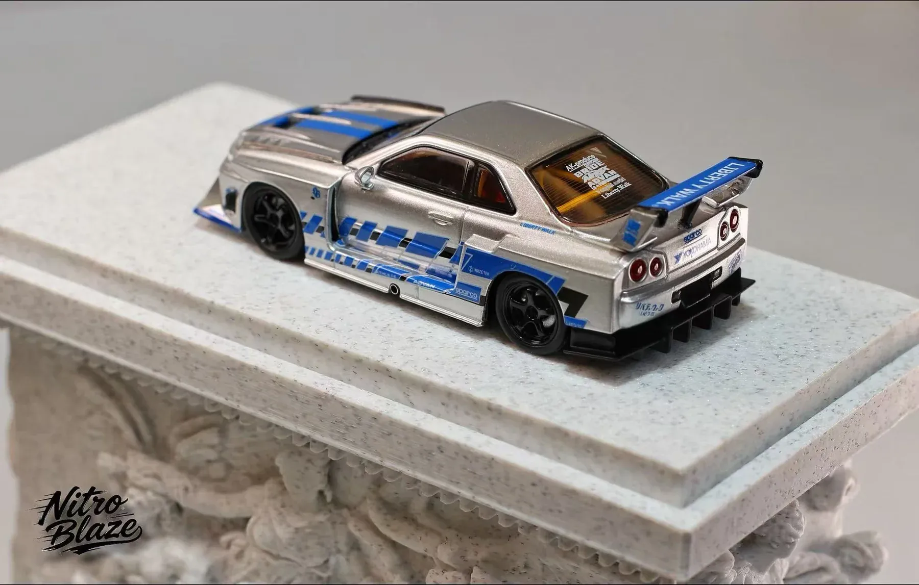 1:64 Street Weapon - Nissan ER34 Skyline, silver/blue