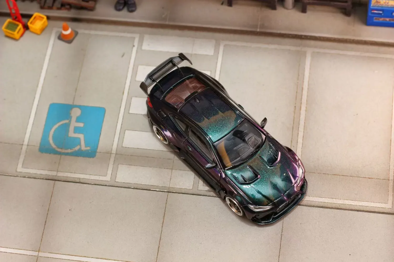 1:64 Street Weapon - BMW G82, chameleon