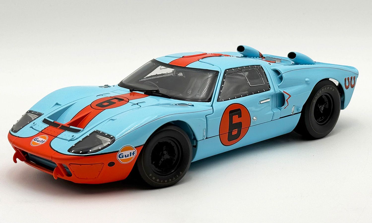 1:18 Shelby Collectibles - #6 1966 Ford GT40 MKII - Outlaw