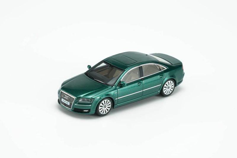 1:64 Motorhelix - 2008 Audi A8 (D3), green 1:64 Motorhelix - 2008 Audi A8 (D3), green