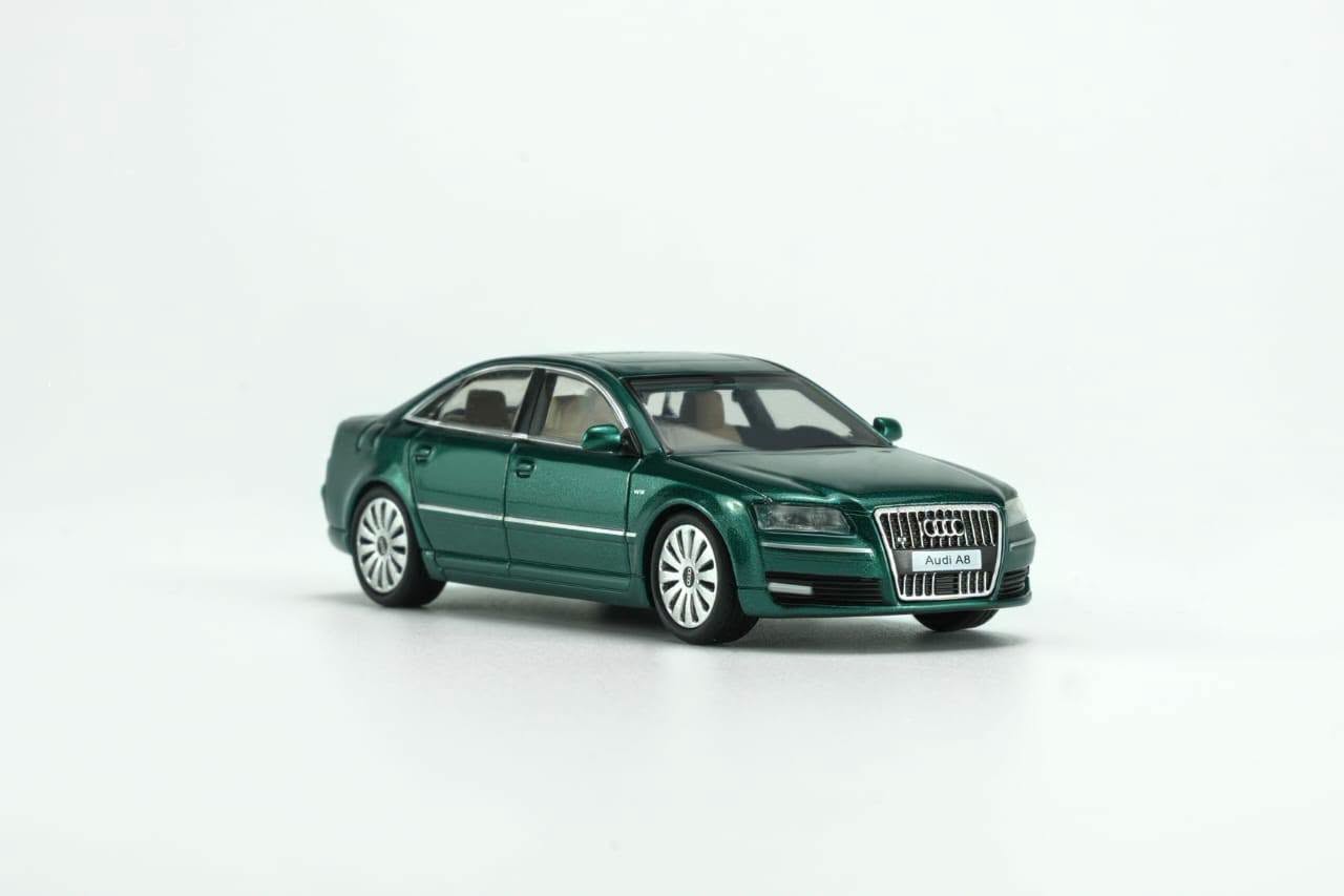 1:64 Motorhelix - 2008 Audi A8 (D3), green