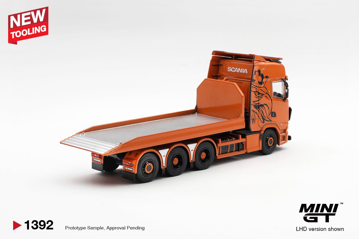1:64 Mini GT - 2025 Scania 770S B8X4NA Hooklift Flatbed, orange