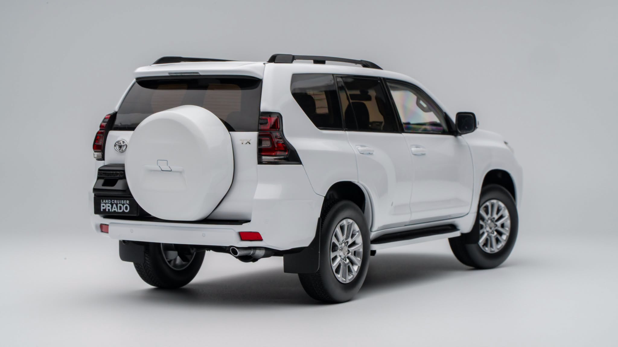 1:18 Sunstar - 2021 Toyota Land Cruiser Prado White