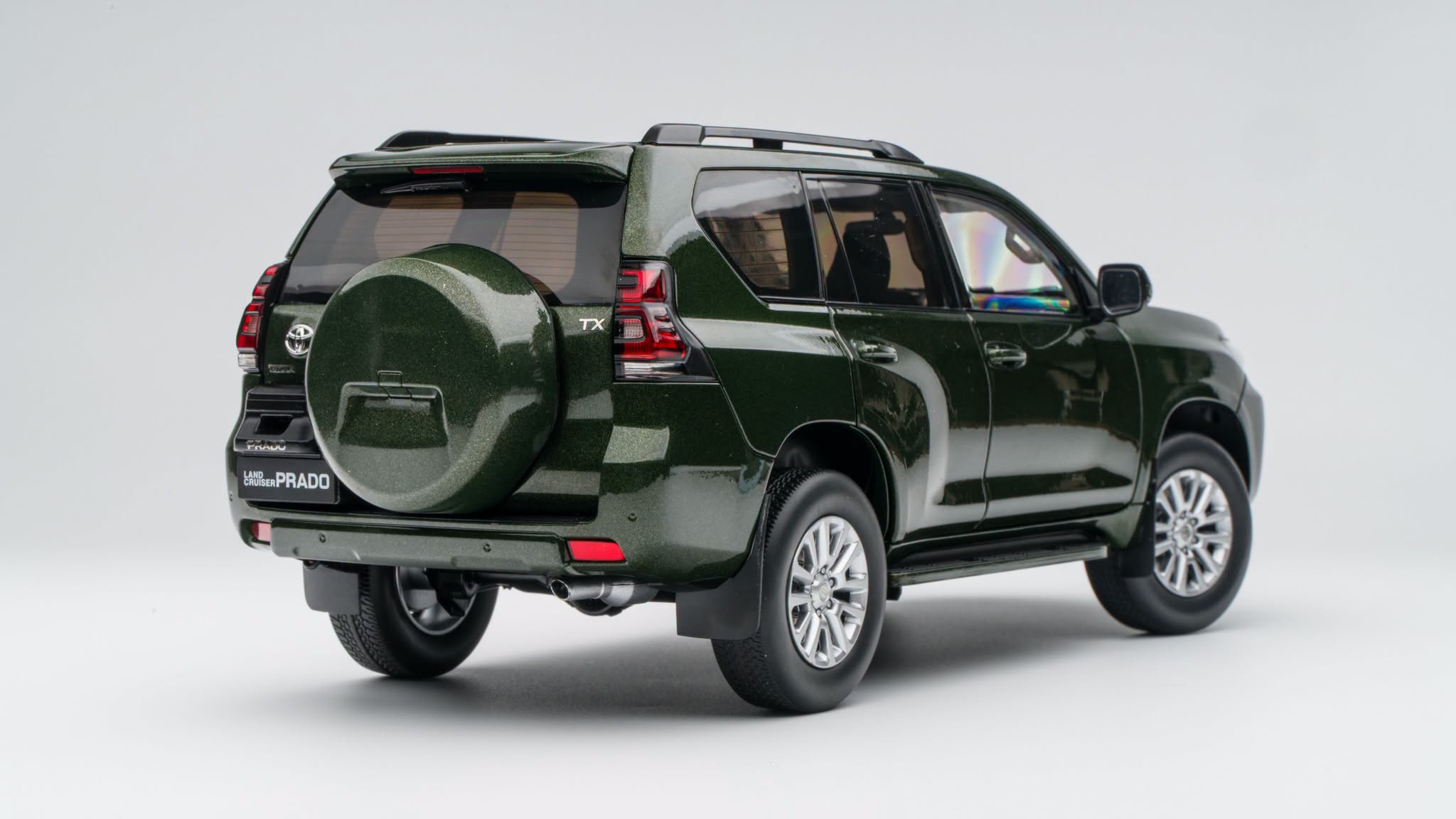 1:18 Sunstar - 2021 Toyota Land Cruiser Prado Dark Green