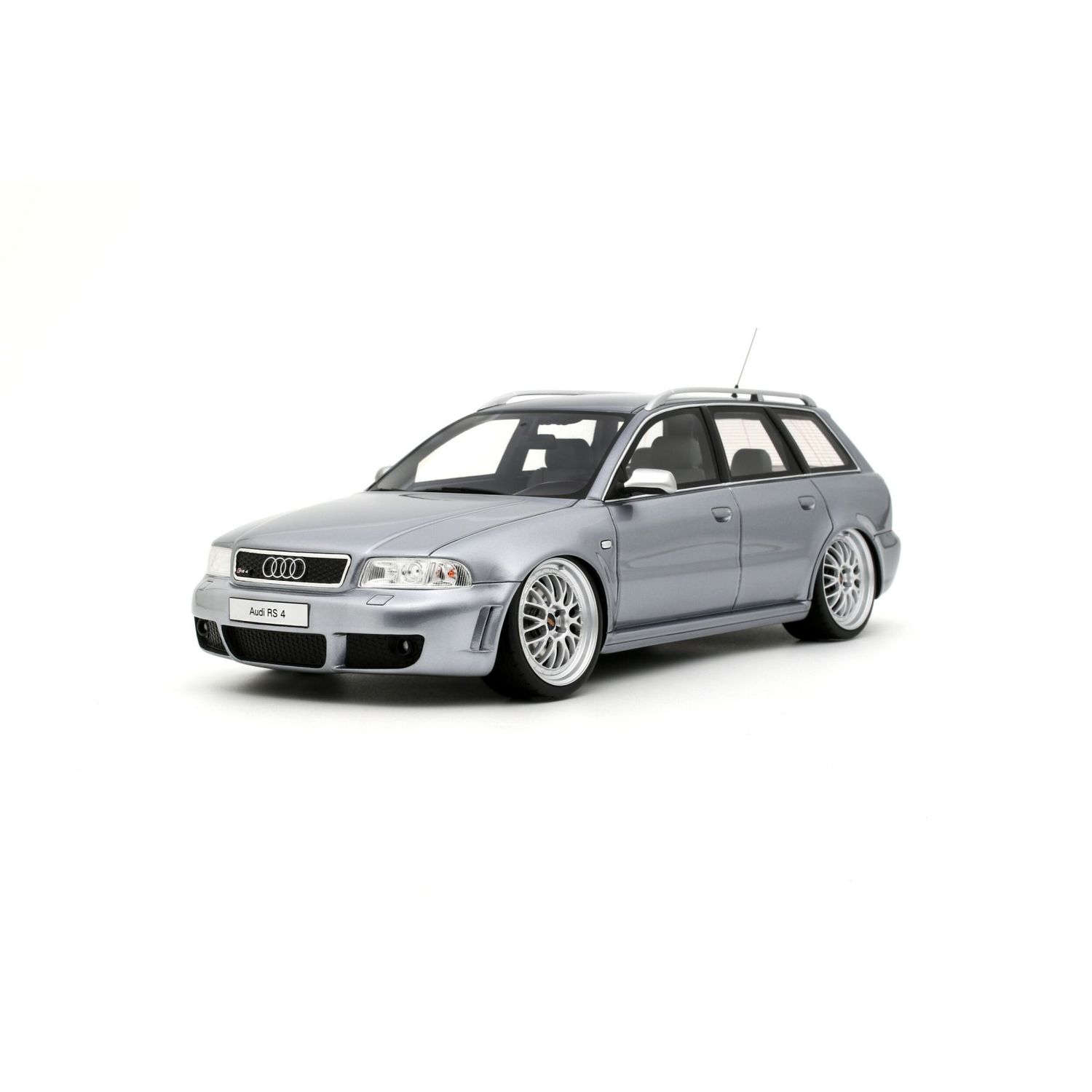 1:18 Otto Mobile - 2005 Audi RS4 (B5) Avant Avus Silver