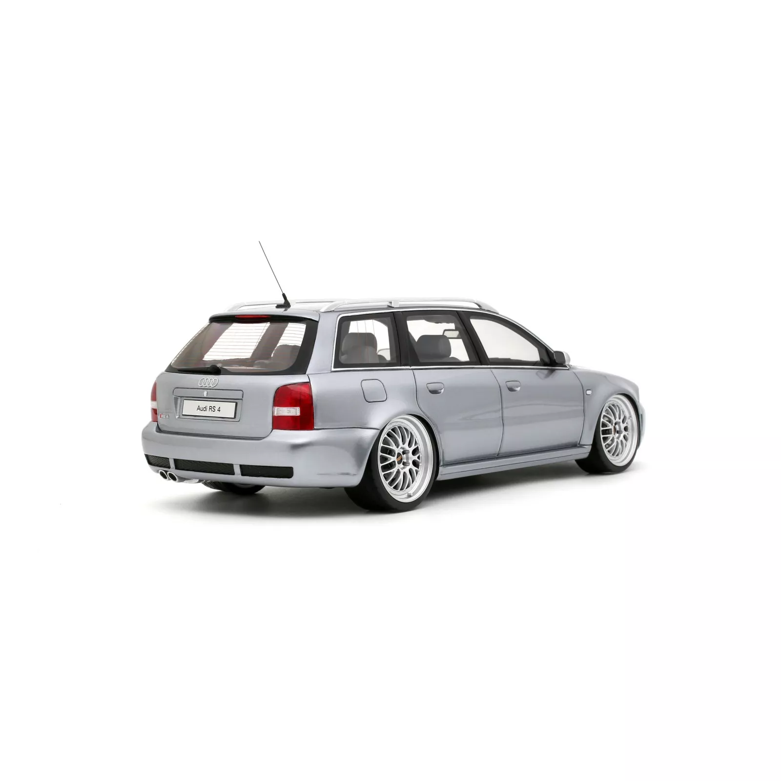 1:18 Otto Mobile - 2005 Audi RS4 (B5) Avant Avus Silver