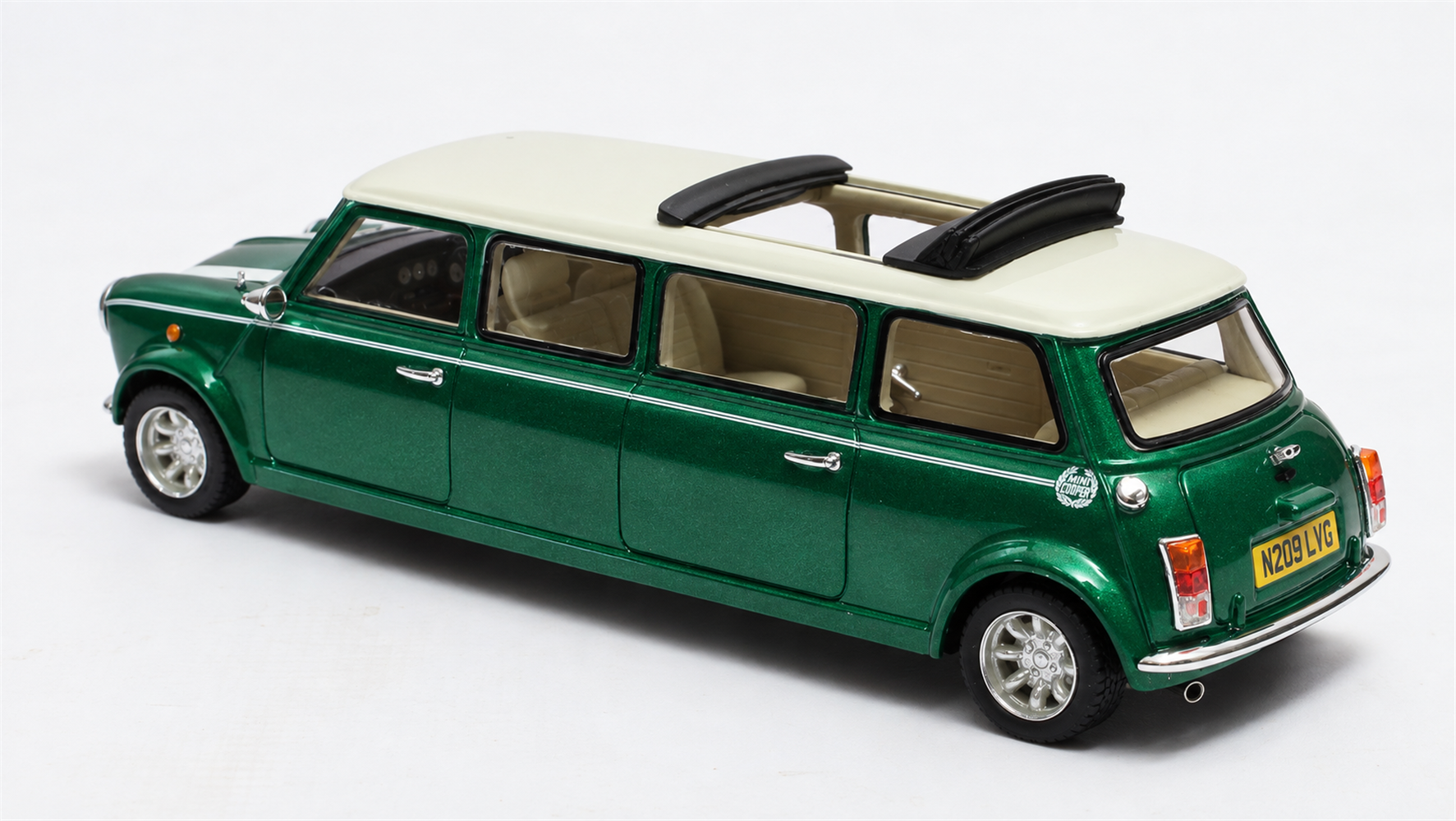 1:43 Matrix - 1990 Mini Cooper Limousine Green White