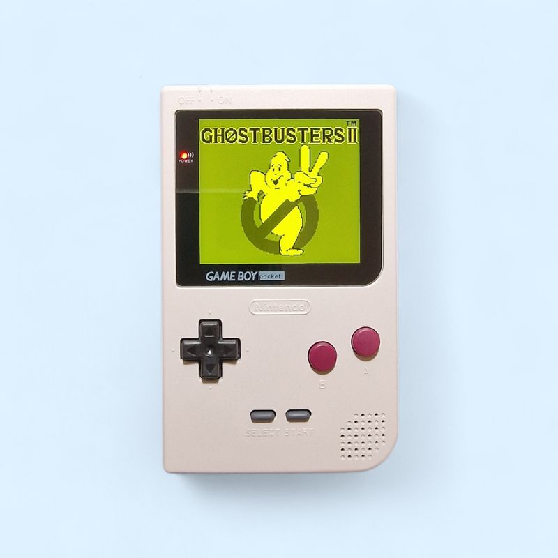 GameBoy Pocket mit laminiertem IPS Q5 Farbdisplay und brandneuem Gehäuse im GameBoy Classic Design