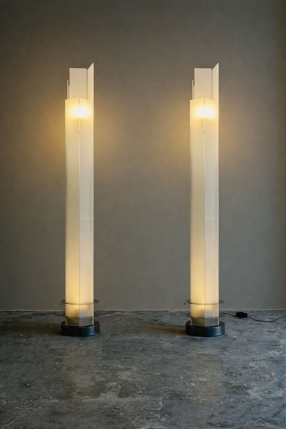 ​Coppia lampade da terra "ADUBAI", prodotta da  Fontana Arte design di Matteo Nunzianti